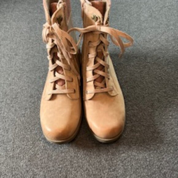 Earth Origins Women's Ankle Boots- Light Pink/Neutral Size 10 - Picture 4 of 6